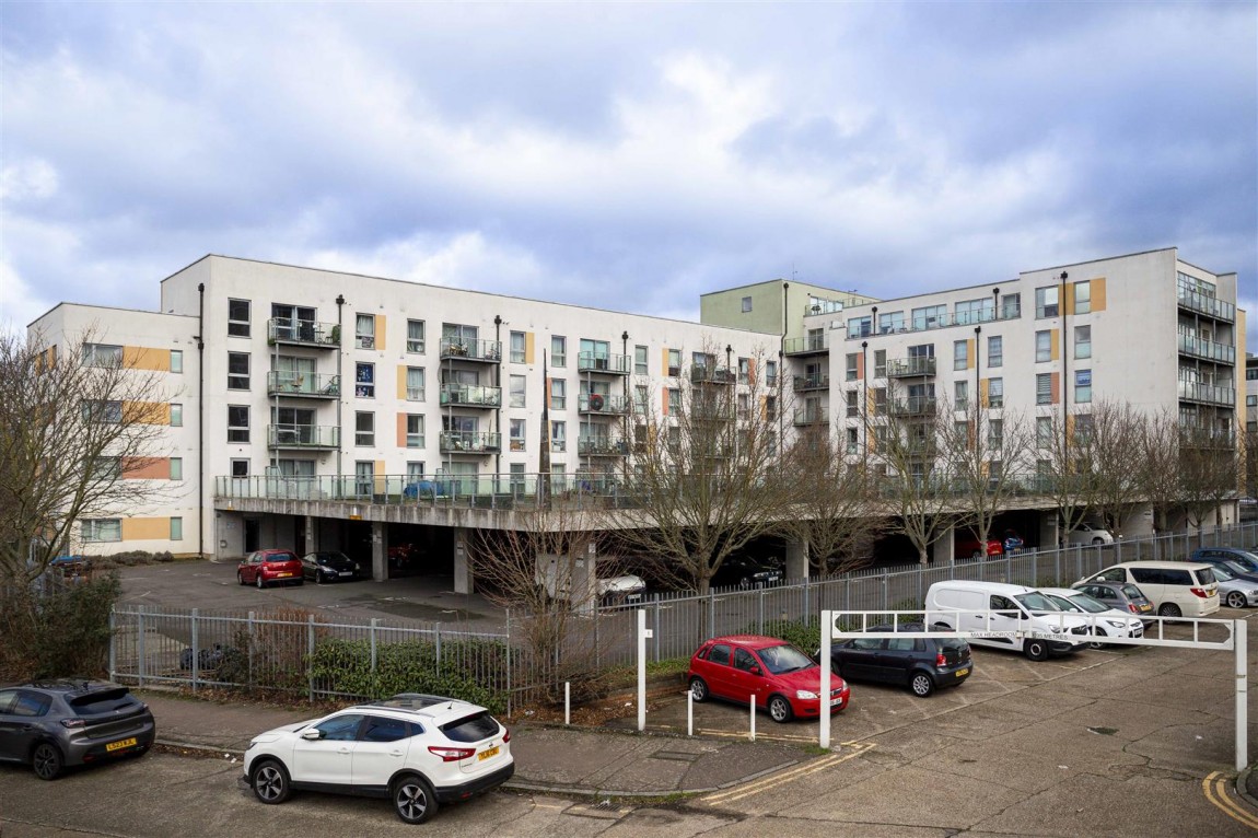 Images for Main Avenue, Enfield