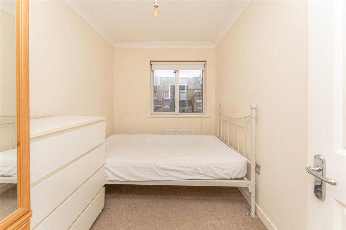 Images for Alvington Crescent, London