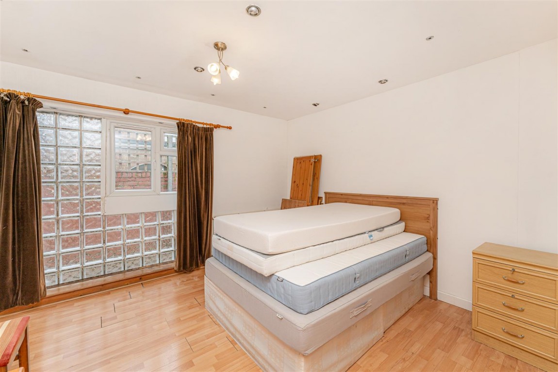 Images for Arnold Avenue East, Enfield